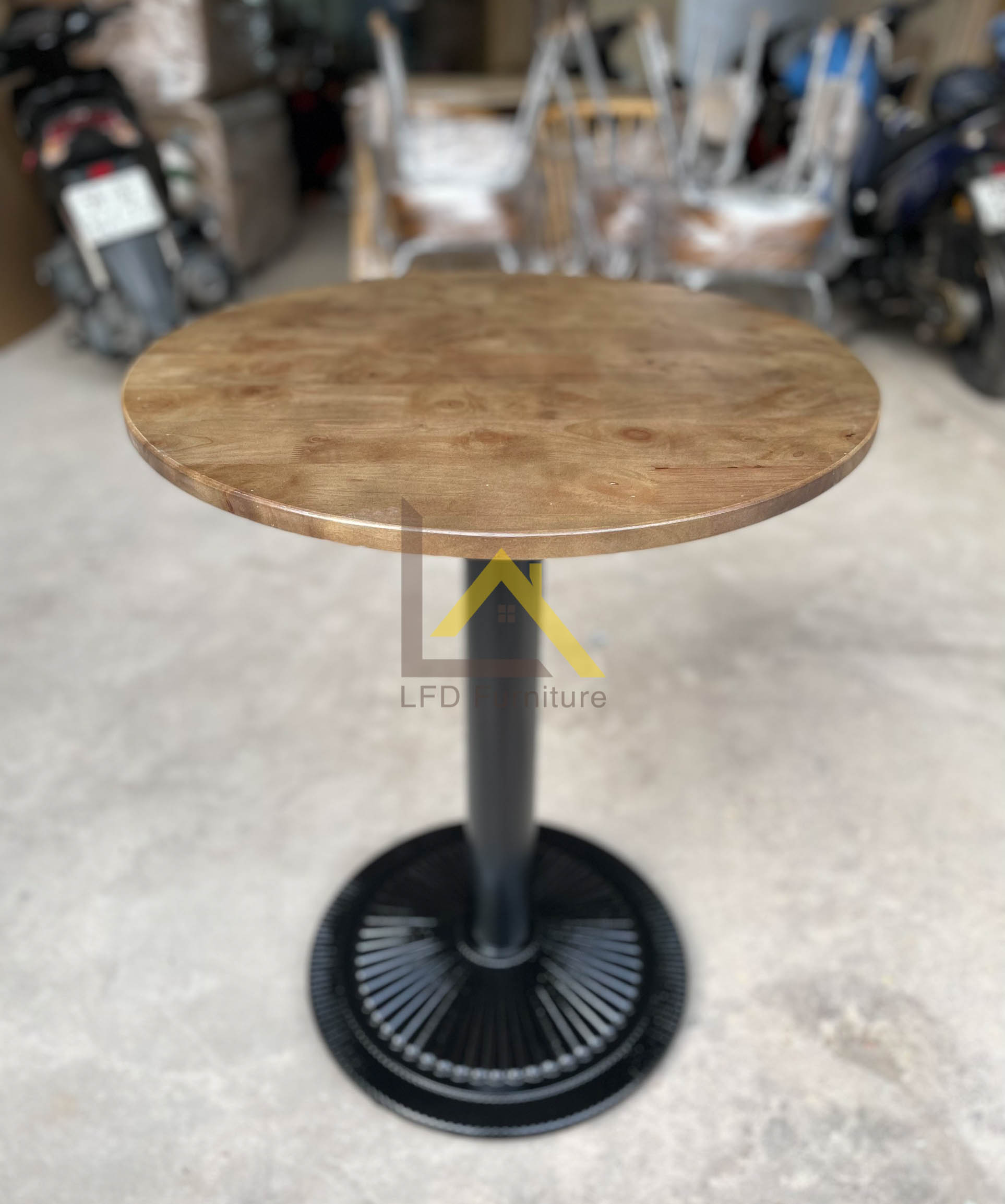 Bàn cafe chân gang mâm mặt gỗ