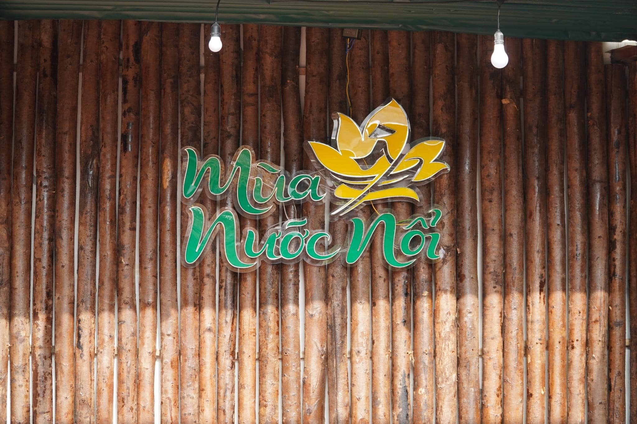 Nhà hàng Mùa Nước Nổi